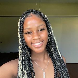 Meet your Posher, Naomi